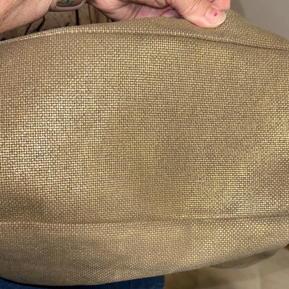 Elegant gold, Michael Kors’s Shoulder Bag